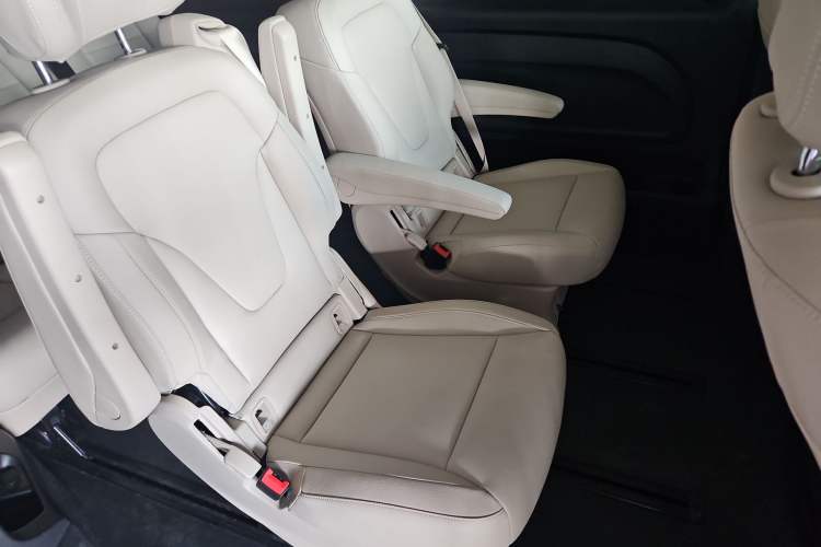 Used Mercedes-Benz Vito 2024 2.0T Elite Version 7 Seats Headliner