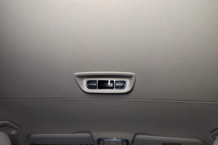 Used Mercedes-Benz Vito 2024 2.0T Business Version 7 Seats Headliner