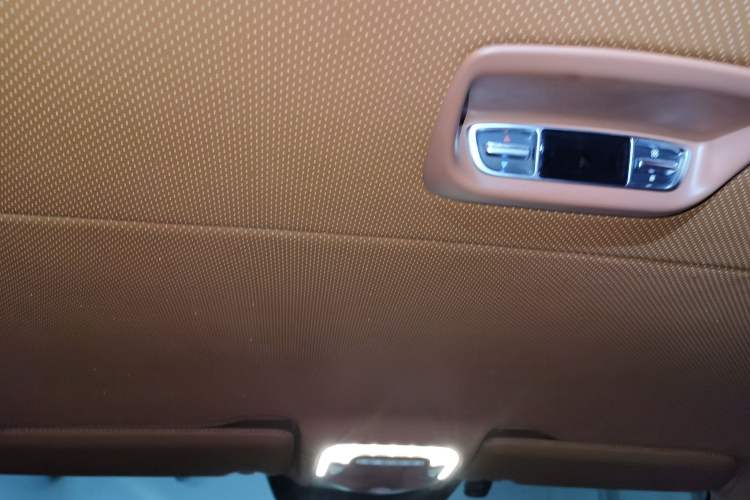 Used Mercedes-Benz Vito 2024 2.0T Business Version 7 Seats Headliner