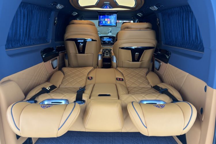 Used Mercedes-Benz Vito 2024 2.0T Elite Version 7 Seats Headliner