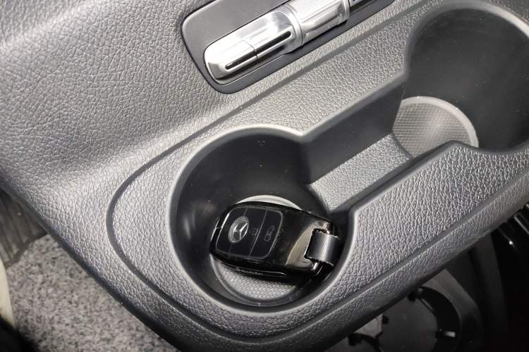Used Mercedes-Benz Vito 2024 2.0T Business Version 7 Seats Interior 1