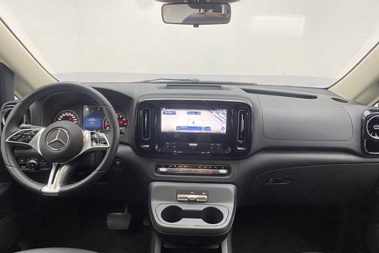 Used Mercedes-Benz Vito 2024 2.0T Business Version 7 Seats Interior 1