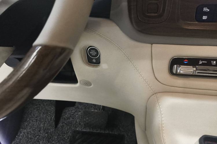 Used Mercedes-Benz Vito 2024 2.0T Business Version 7 Seats Interior 11