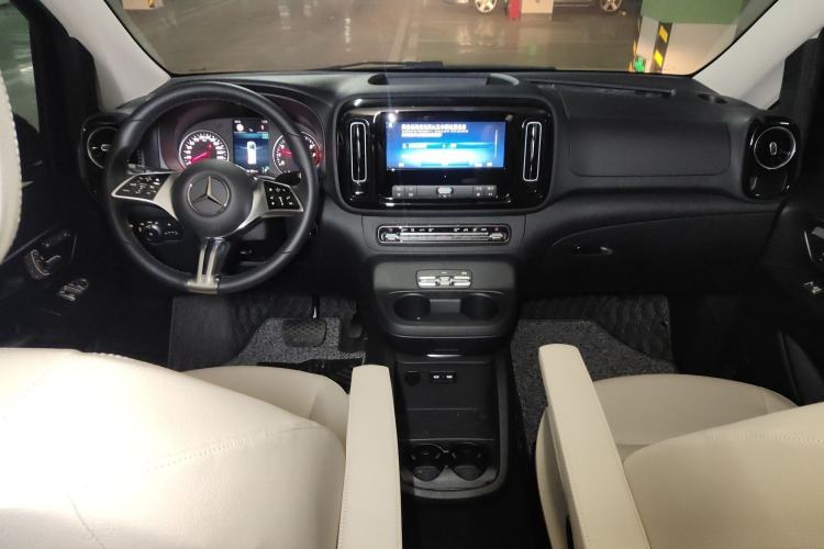 Used Mercedes-Benz Vito 2024 2.0T Business Version 7 Seats Interior 2