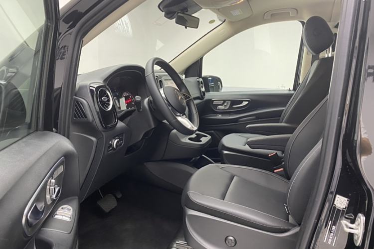 Used Mercedes-Benz Vito 2024 2.0T Business Version 7 Seats Interior 2