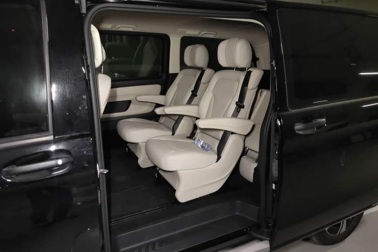 Used Mercedes-Benz Vito 2024 2.0T Business Version 7 Seats Interior 4