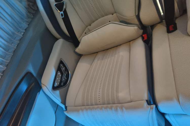 Used Mercedes-Benz Vito 2024 2.0T Business Version 7 Seats Interior 8