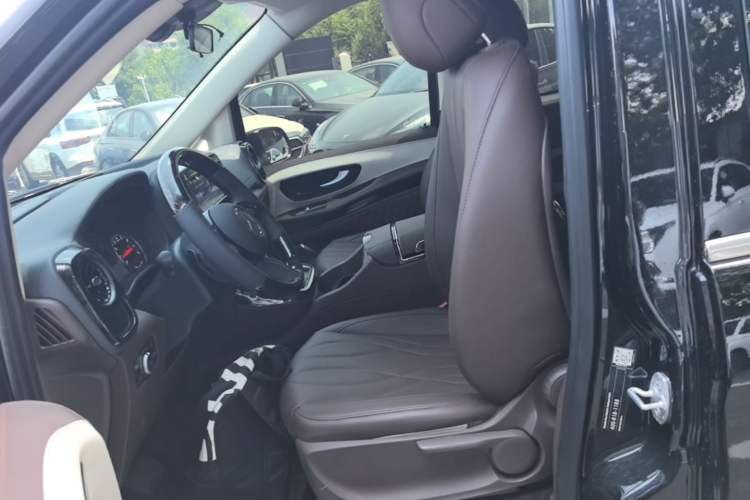 Used Mercedes-Benz Vito 2024 2.0T Elite Version 7 Seats Left Front Seat