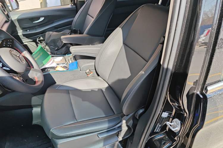Used Mercedes-Benz Vito 2024 2.0T Elite Version 7 Seats Left Front Seat