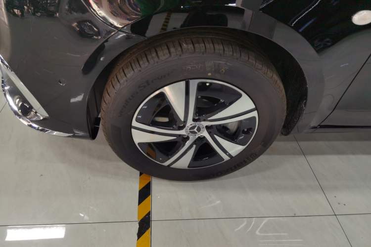 Used Mercedes-Benz Vito 2024 2.0T Business Version 7 Seats Left Front Wheel Hub