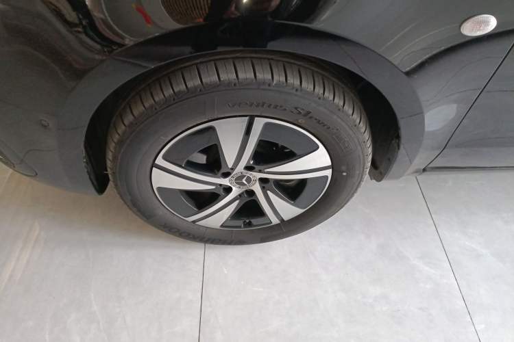 Used Mercedes-Benz Vito 2024 2.0T Elite Version 7 Seats Left Front Wheel Hub