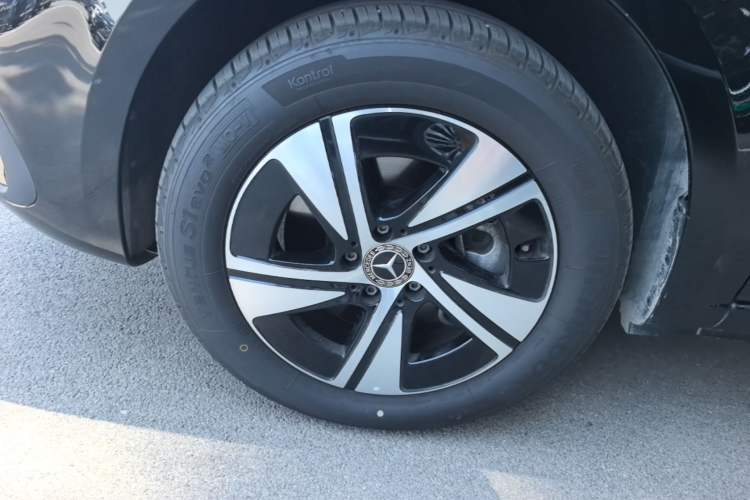 Used Mercedes-Benz Vito 2024 2.0T Elite Version 7 Seats Left Front Wheel Hub