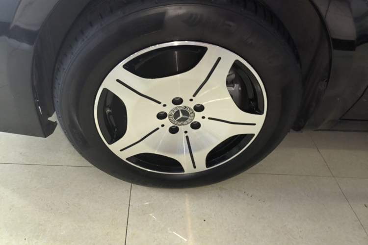Used Mercedes-Benz Vito 2024 2.0T Elite Version 7 Seats Left Front Wheel Hub