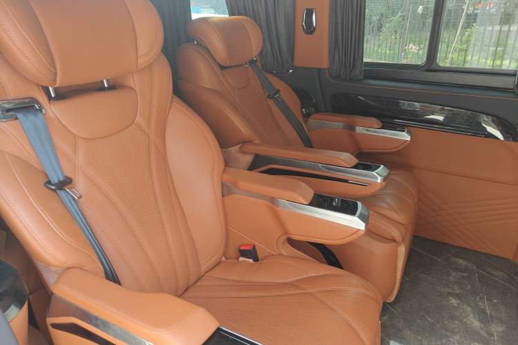 Used Mercedes-Benz Vito 2024 2.0T Elite Version 7 Seats Left Rear Seat