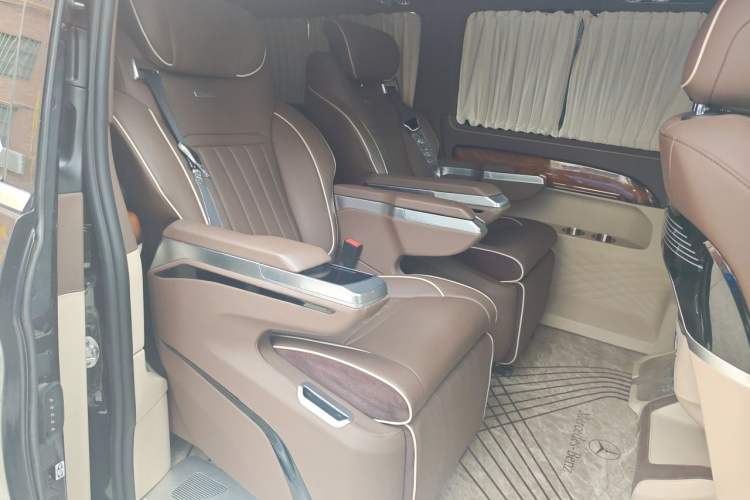 Used Mercedes-Benz Vito 2024 2.0T Elite Version 7 Seats Left Rear Seat