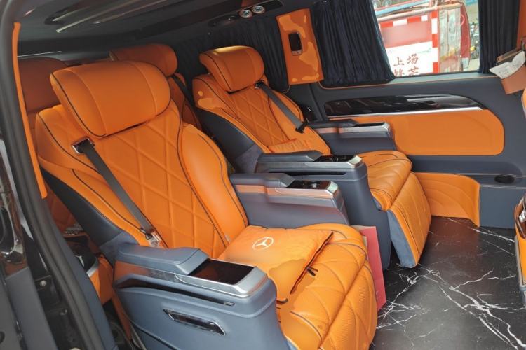 Used Mercedes-Benz Vito 2024 2.0T Elite Version 7 Seats Left Rear Seat
