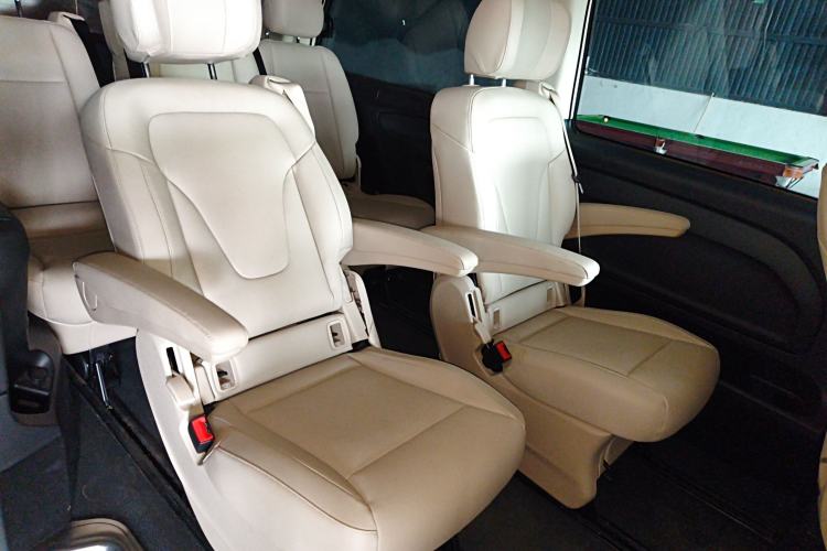 Used Mercedes-Benz Vito 2024 2.0T Elite Version 7 Seats Left Rear Seat