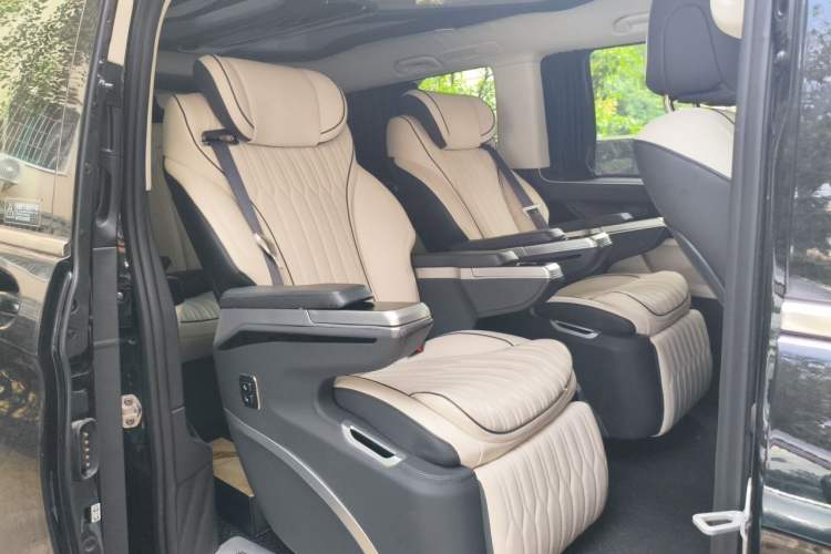 Used Mercedes-Benz Vito 2024 2.0T Elite Version 7 Seats Left Rear Seat