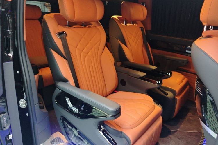 Used Mercedes-Benz Vito 2024 2.0T Elite Version 7 Seats Left Rear Seat
