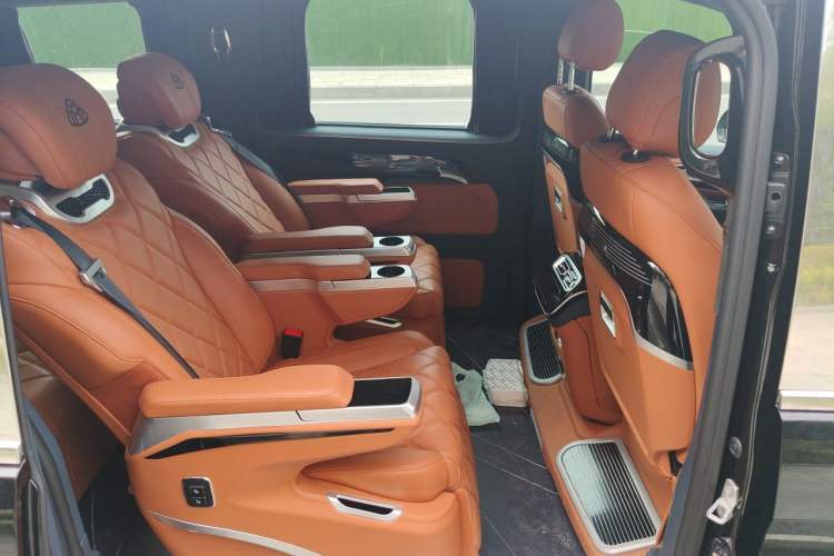 Used Mercedes-Benz Vito 2024 2.0T Elite Version 7 Seats Left Rear Seat