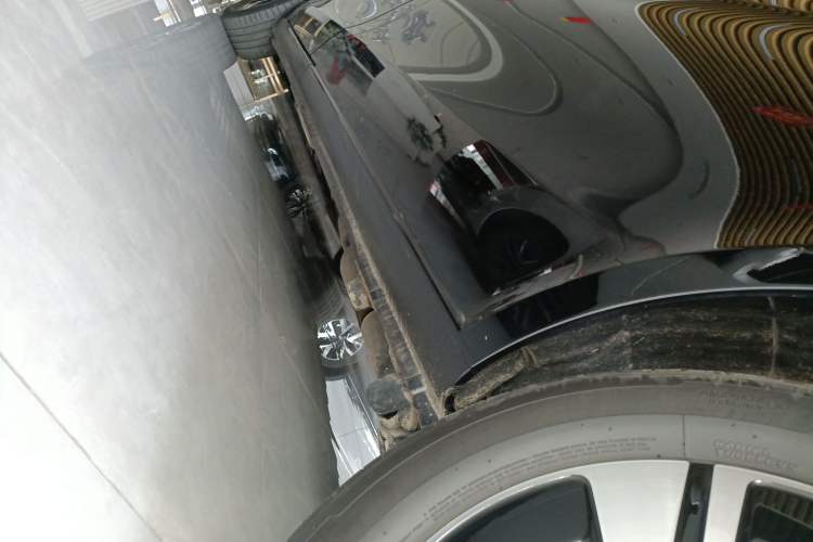 Used Mercedes-Benz Vito 2024 2.0T Elite Version 7 Seats Left Side Sill