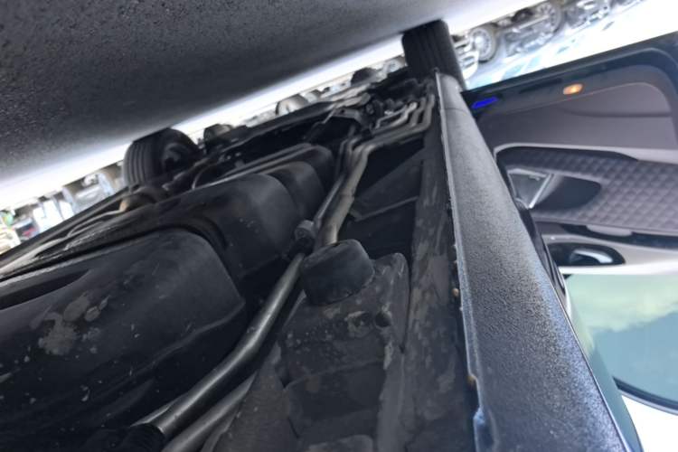 Used Mercedes-Benz Vito 2024 2.0T Elite Version 7 Seats Left Side Sill