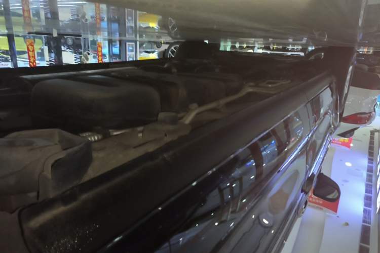 Used Mercedes-Benz Vito 2024 2.0T Elite Version 7 Seats Left Side Sill