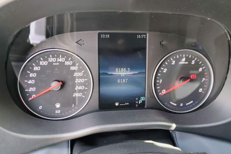 Used Mercedes-Benz Vito 2024 2.0T Elite Version 8 Seats Odometer Close Up