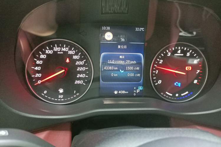 Used Mercedes-Benz Vito 2024 2.0T Business Version 7 Seats Odometer Close Up