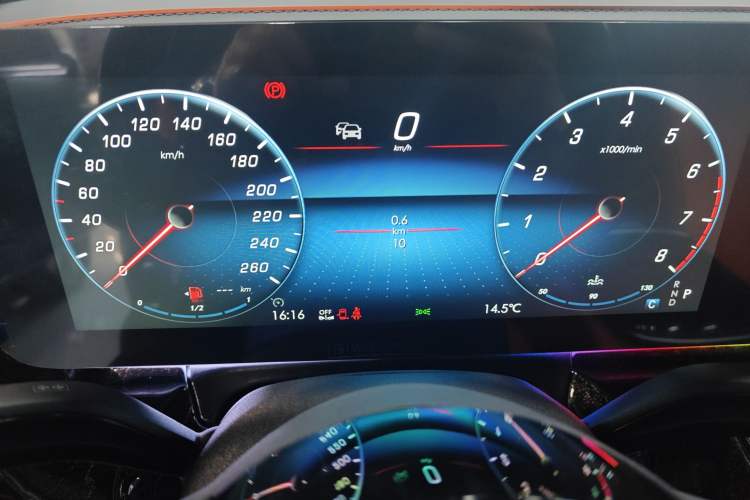 Used Mercedes-Benz Vito 2024 2.0T Elite Version 7 Seats Odometer Close Up