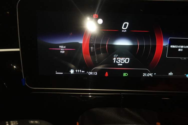 Used Mercedes-Benz Vito 2024 2.0T Elite Version 7 Seats Odometer Close Up