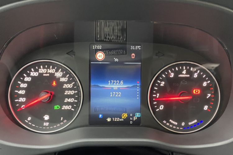 Used Mercedes-Benz Vito 2024 2.0T Business Version 7 Seats Odometer Close Up