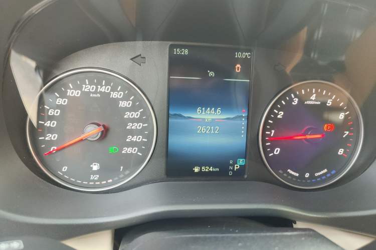 Used Mercedes-Benz Vito 2024 2.0T Elite Version 7 Seats Odometer Close Up