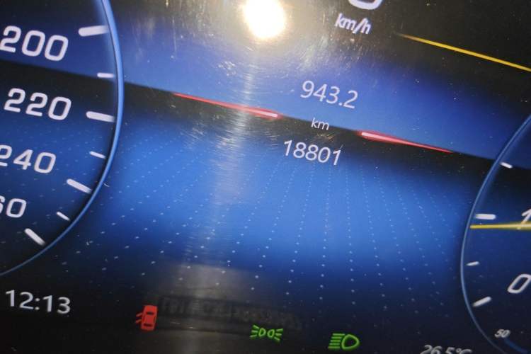 Used Mercedes-Benz Vito 2024 2.0T Business Version 7 Seats Odometer Close Up