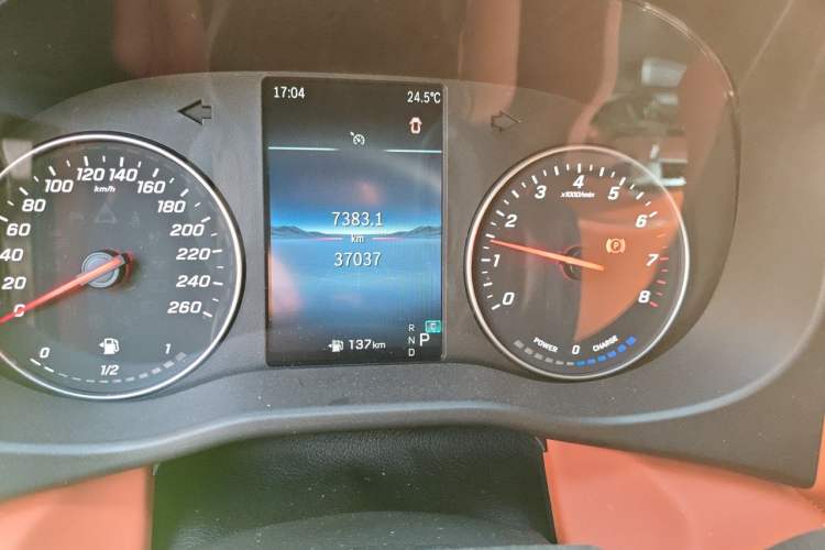 Used Mercedes-Benz Vito 2024 2.0T Elite Version 7 Seats Odometer Close Up