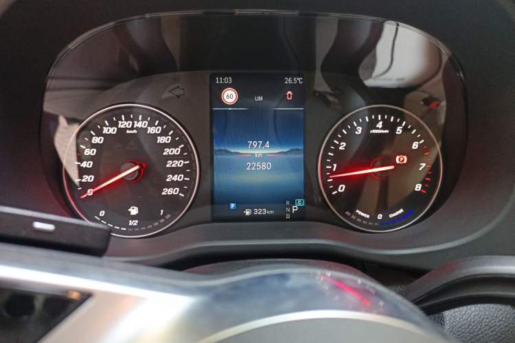 Used Mercedes-Benz Vito 2024 2.0T Business Version 7 Seats Odometer Close Up
