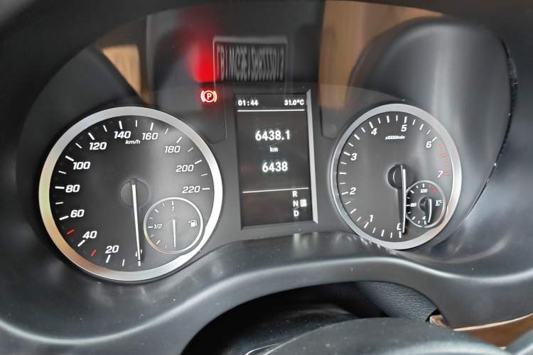 Used Mercedes-Benz Vito  Odometer Close Up