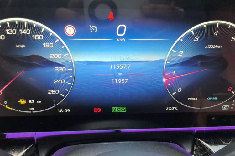 Used Mercedes-Benz Vito 2024 2.0T Business Version 7 Seats Odometer Close Up