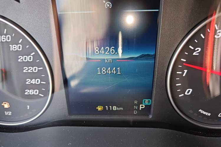 Used Mercedes-Benz Vito 2024 2.0T Elite Version 7 Seats Odometer Close Up
