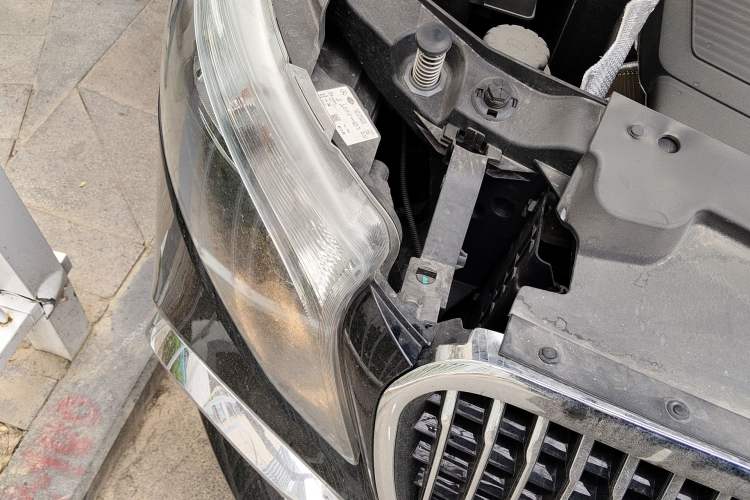 Used Mercedes-Benz Vito 2024 2.0T Elite Version 8 Seats Right Front Headlight
