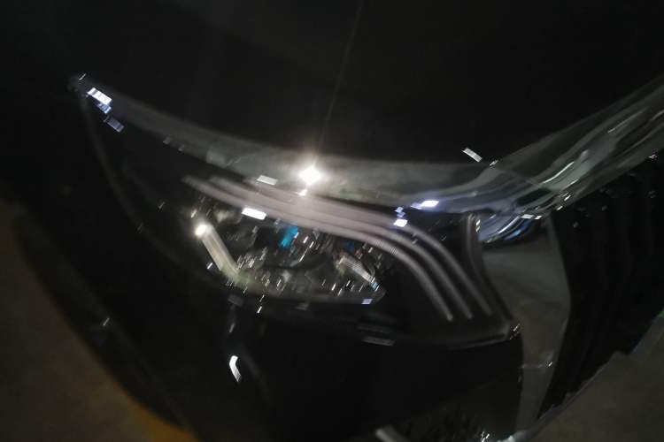 Used Mercedes-Benz Vito 2024 2.0T Elite Version 7 Seats Right Front Headlight
