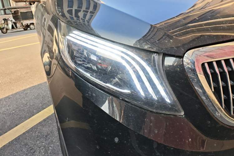 Used Mercedes-Benz Vito 2024 2.0T Elite Version 7 Seats Right Front Headlight