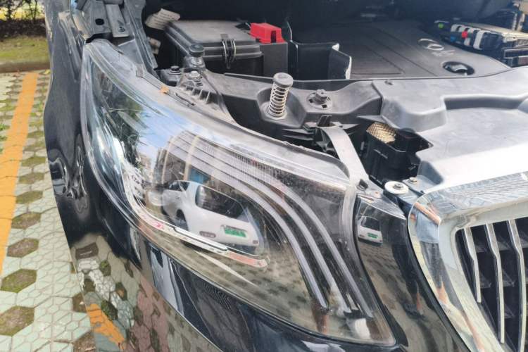 Used Mercedes-Benz Vito 2024 2.0T Elite Version 7 Seats Right Front Headlight