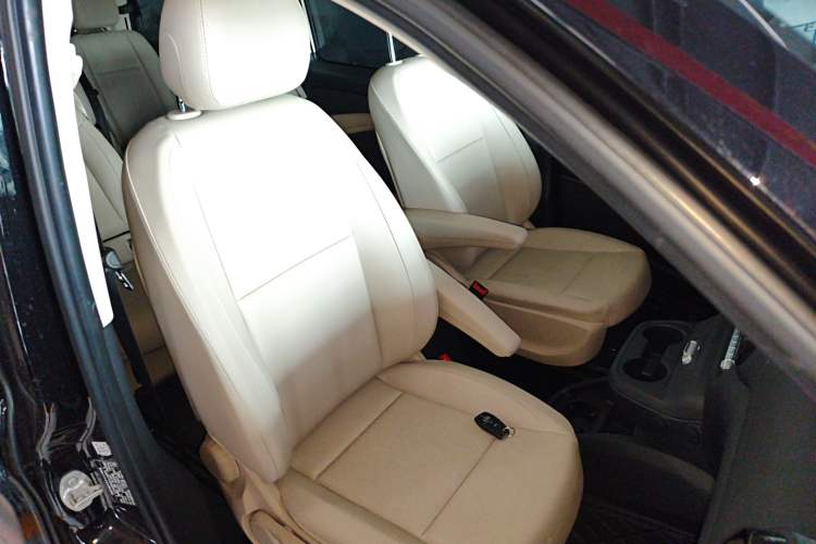 Used Mercedes-Benz Vito 2024 2.0T Elite Version 7 Seats Right Front Seat