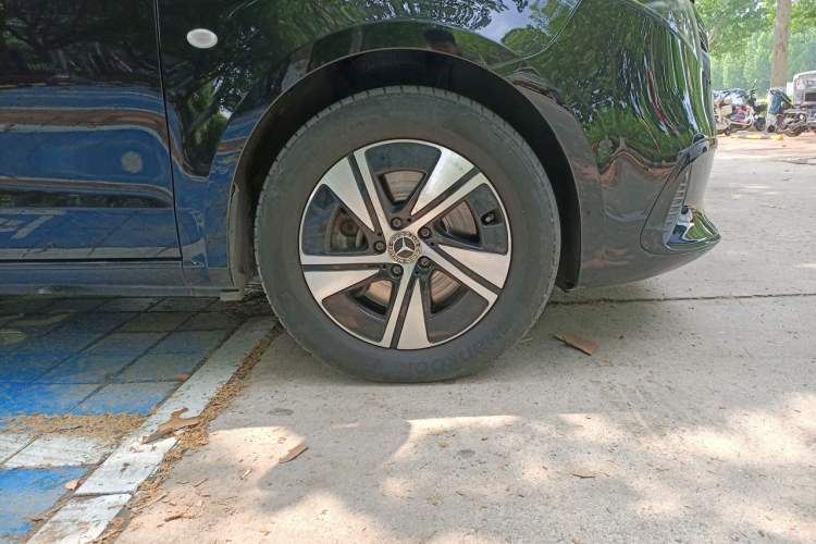 Used Mercedes-Benz Vito 2024 2.0T Business Version 7 Seats Right Front Wheel Hub