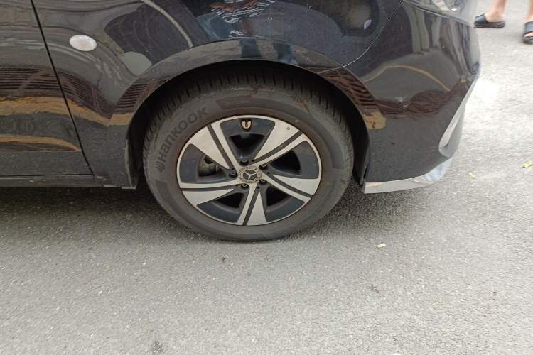 Used Mercedes-Benz Vito 2024 2.0T Business Version 7 Seats Right Front Wheel Hub