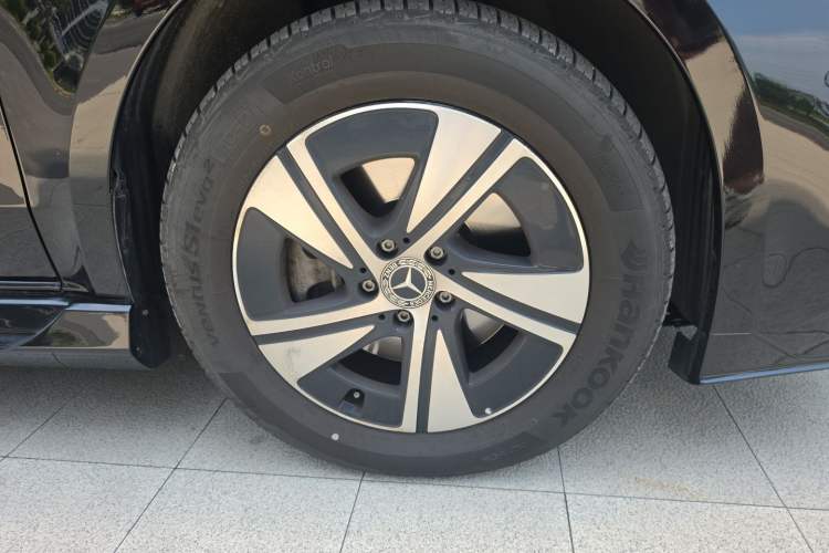 Used Mercedes-Benz Vito 2024 2.0T Elite Version 7 Seats Right Front Wheel Hub