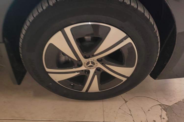 Used Mercedes-Benz Vito 2024 2.0T Business Version 7 Seats Right Front Wheel Hub