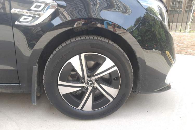 Used Mercedes-Benz Vito 2024 2.0T Elite Version 7 Seats Right Front Wheel Hub