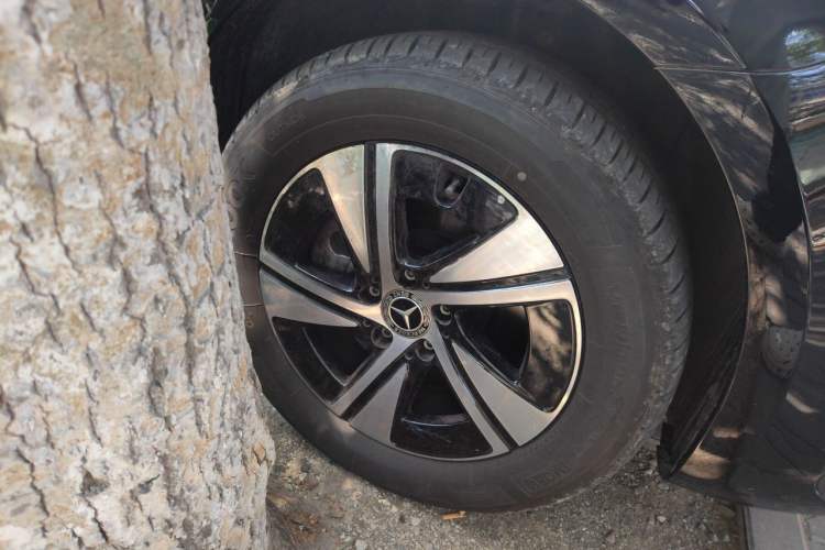 Used Mercedes-Benz Vito 2024 2.0T Elite Version 7 Seats Right Front Wheel Hub